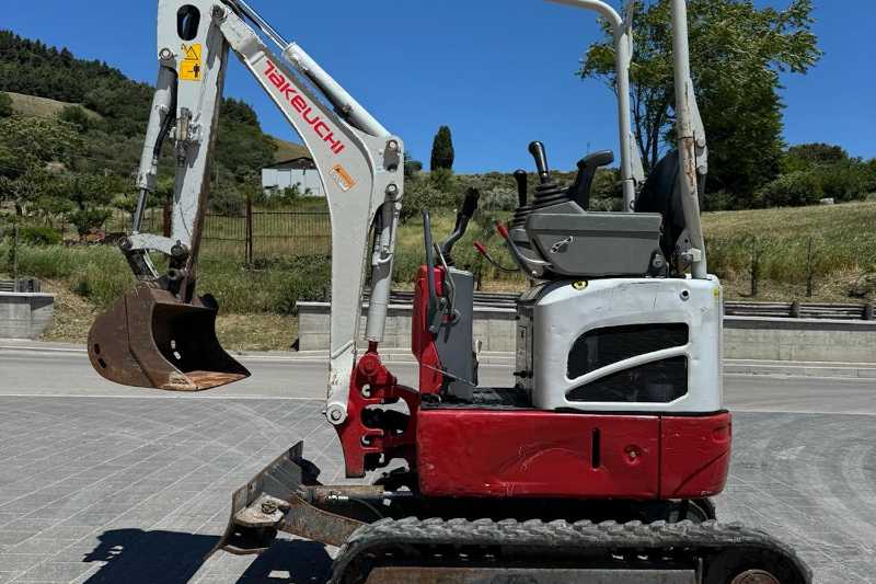 OmecoHub - Immagine TAKEUCHI TB210R